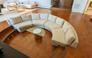 Conversation pit