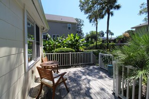 Champagne Cottage-Porch