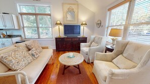Champagne-Cottage-Living room
