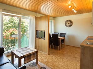 Ferienwohnung Rotkelchen, 48 qm, 2 Schlafzimmer, französischer Balkon, max. 4 Personen-Ferienhof Schwehr