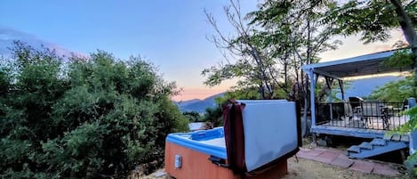 Outdoor spa tub