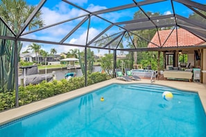 Big screened pool and hot tub!