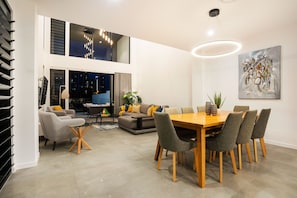 Dining / Lounge