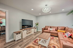 Living Area | Main Level | Smart TV | Internet Access