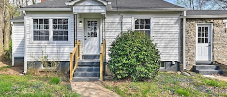 Columbia Vacation Rental | 2BR | 1BA | 1,100 Sq Ft | Stairs Required to Access