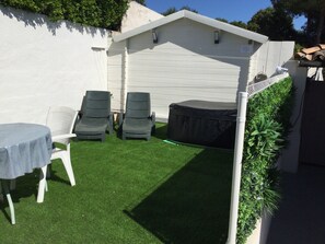 屋外ダイニングエリア