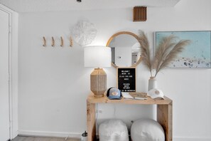 Entry with hooks