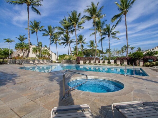 Main (lower) pool/jacuzzi