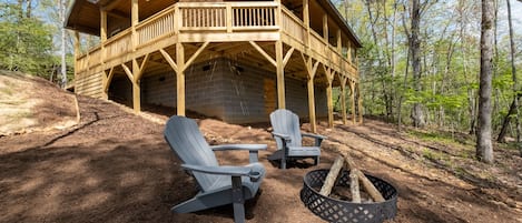 Fire pit 🔥 Wraparound Deck