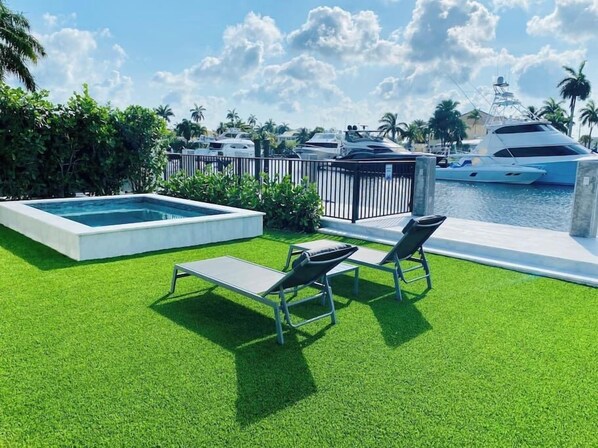 Waterfront paradise! Cocktail pool, outdoor kitchen, bar, dining & living area - all just steps from Fort Lauderdale’s attractions.