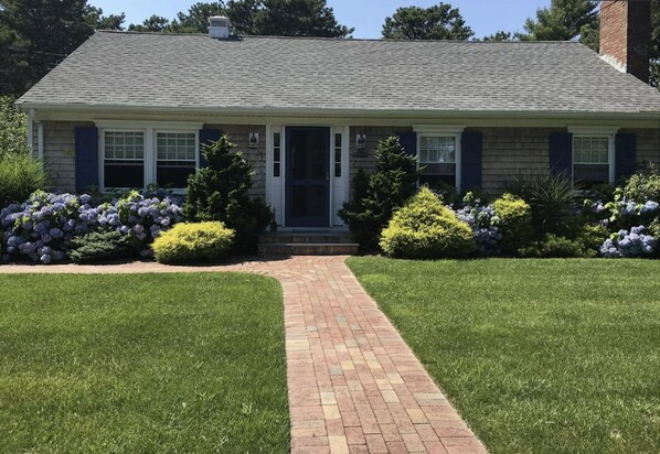 Welcome! Lovely Cottage < 1mi to Forest Beach