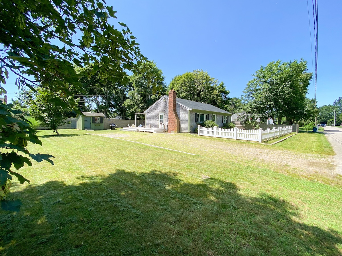 3 BR, 1.5 Bath, OD shower – 4 Min. Dr To Beaches & 8 Min. to Island Queen Ferry!