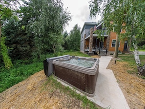 Hot Tub in beautiful surroundings