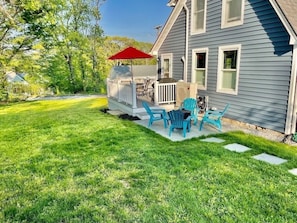 Private backyard to enjoy grilling, Cornhole or toasting smores over campfire