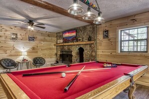 Can't Bear to Leave's pool table