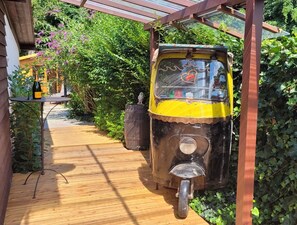 Tuk Tuk (Bar) auf der überdachte Terrasse 