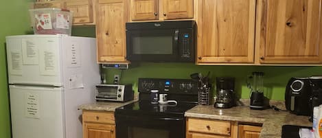 fully equipped kitchen 