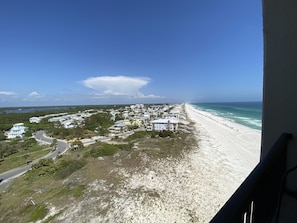 Vista para praia/oceano