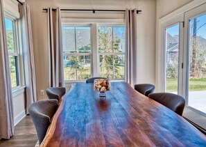 Airy Dinning Room