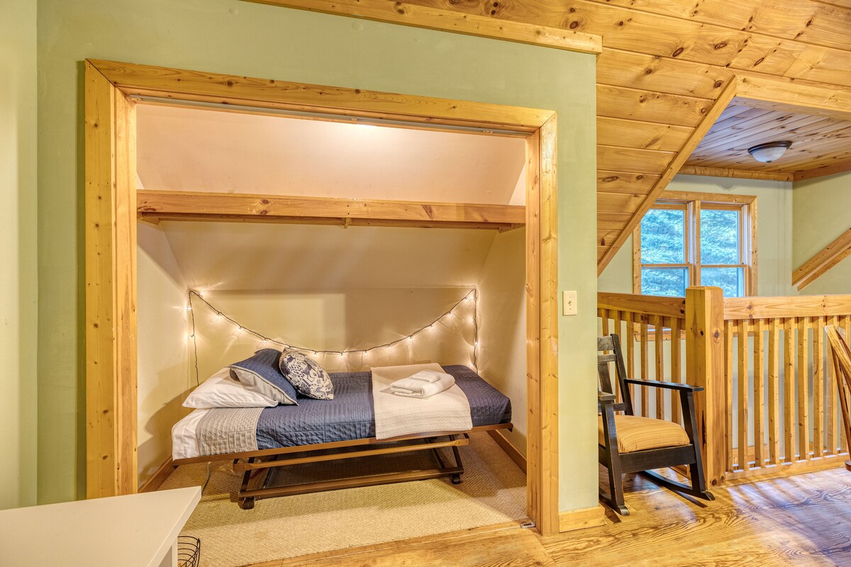 *New Listing* Secluded Coosawattee Cabin w/ Hot Tub- Summer Sale!