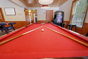 8 ft pool table