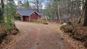 Driveway entrance to lakehouse