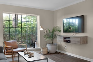 The living room features a 55" Samsung TV with cable and streaming apps.