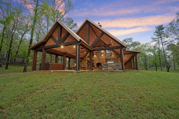 On River Time is right on the bank of Glover River!