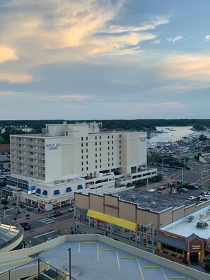 Ocean Key Resort 2br sleeps 6 with Oceanview balcony!