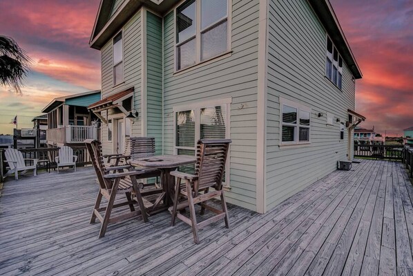 "Everything we needed was available and it was a super short walk down to the beach. We would absolutely stay here again!" -Shannon Oct 2022