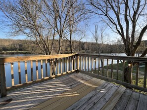 Great spot to put in or take out kayaks and/or tubes.