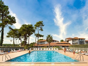 Water, Sky, Cloud, Plant, Swimming Pool, Tree, Leisure, Arecales, Outdoor Furniture, Building