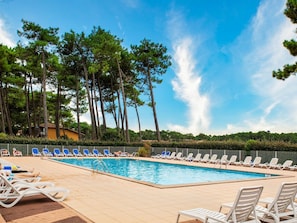Cloud, Water, Sky, Plant, Furniture, Swimming Pool, Nature, Tree, Azure, Sunlounger