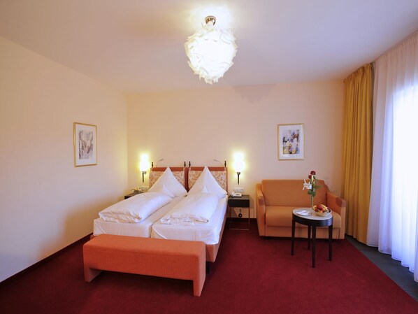 Doppelzimmer Ost mit DU/WC und Balkon-Doppelzimmer 40qm