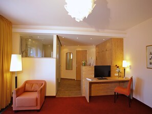 Doppelzimmer Ost mit DU/WC und Balkon-Doppelzimmer 40qm