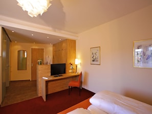 Doppelzimmer Ost mit DU/WC und Balkon-Doppelzimmer 40qm