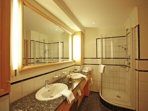 Junior-Suite mit DU/WC und Balkon-Junior-Suite