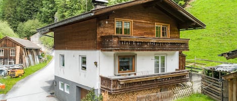 Außenseite Ferienhaus [Sommer]