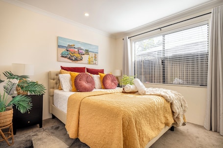 Double bedroom with high-quality queen mattress and bed + double mirror wardrobe