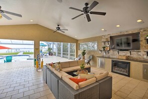 Covered Patio | Smart TV