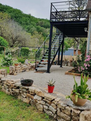 Au pied de la terrasse