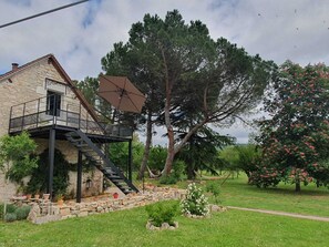 Le gîte et sa terrasse