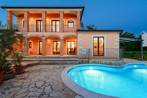 Villa Imagine in Visnjan with pool