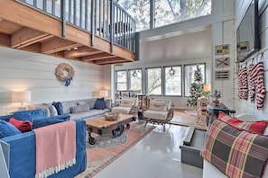 Living Room | Main Level | Free WiFi