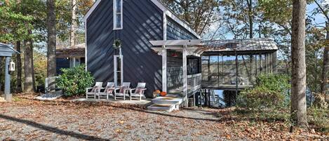 Eatonton Vacation Rental | 1BR | 2BA | 2,000 Sq Ft | 2 Steps Required