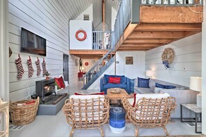 Living Room | Central A/C | Fireplace