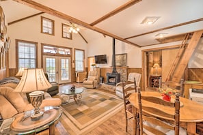 Dining Area | Dishware/Flatware