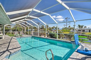 Private Heated Pool | Pool Toys | Putting Green | Outdoor Dining