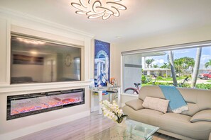 Living Room | Smart TV