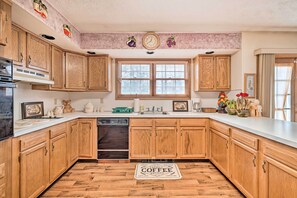 Kitchen | 2nd-Floor Bedrooms/Showers | Towels & Linens | Free WiFi